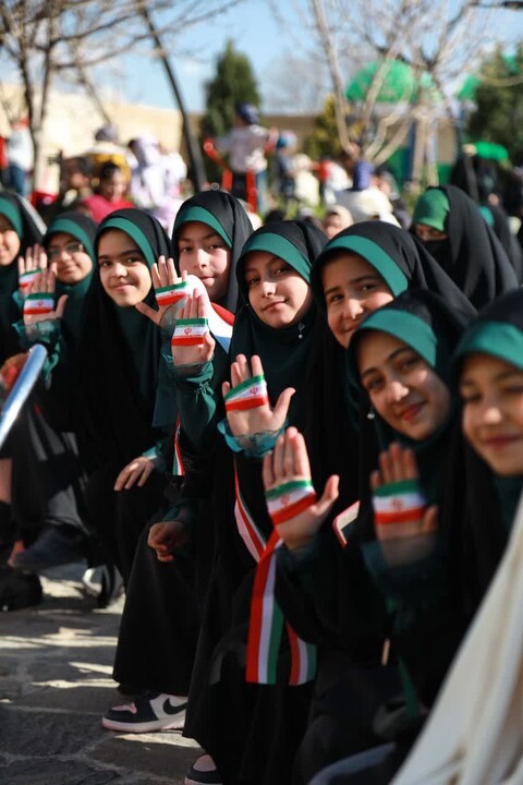 تصاویر / دختران بهاری در مسیر نور