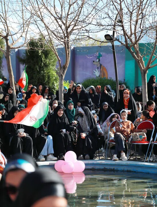 تصاویر / دختران بهاری در مسیر نور