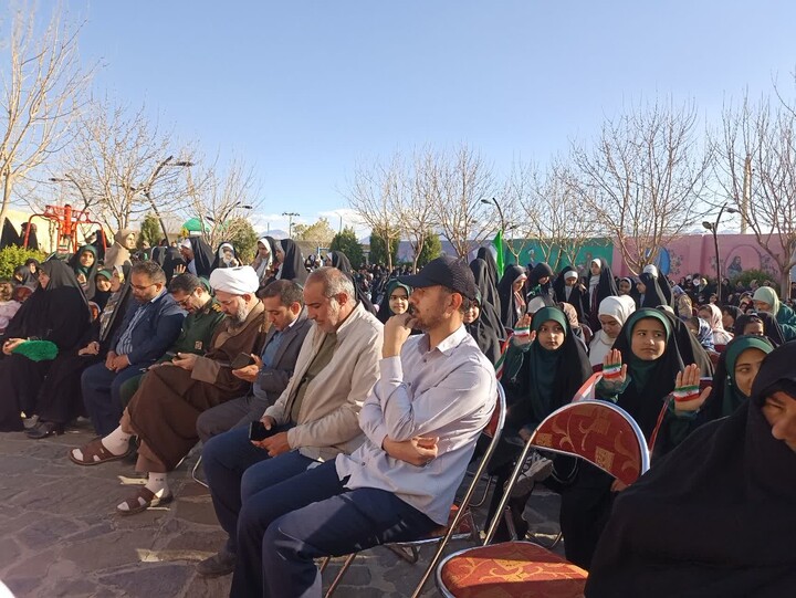تصاویر / دختران بهاری در مسیر نور