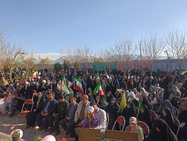 تصاویر / دختران بهاری در مسیر نور