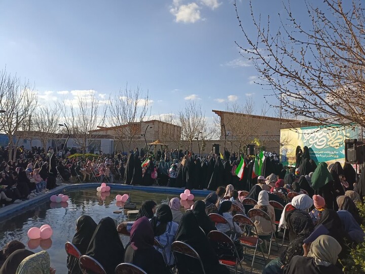 تصاویر / دختران بهاری در مسیر نور