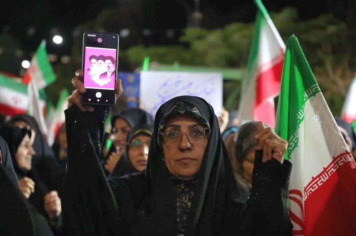 تصاویر/ اجتماع مردمی «شب‌های اقتدار»، همزمان با سالروز تاسیس سپاه پاسداران انقلاب اسلامی