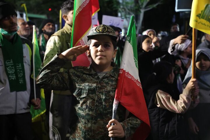 تصاویر/ اجتماع مردمی «شب‌های اقتدار»، همزمان با سالروز تاسیس سپاه پاسداران انقلاب اسلامی