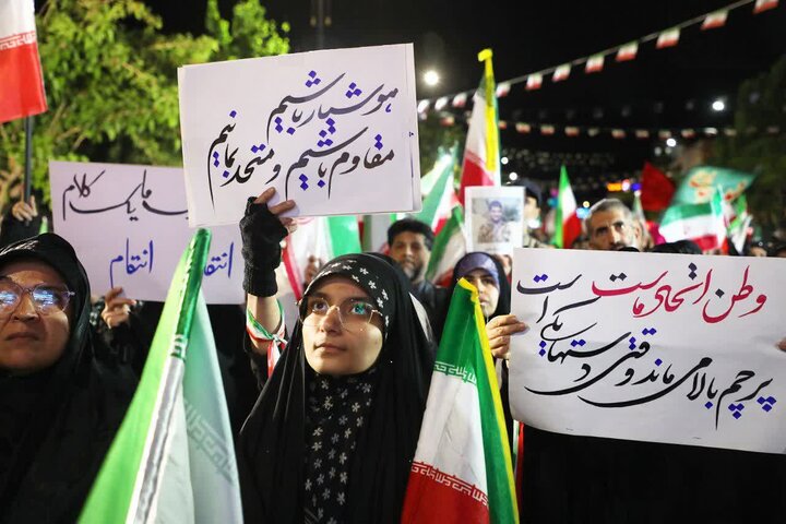 تصاویر/ اجتماع مردمی «شب‌های اقتدار»، همزمان با سالروز تاسیس سپاه پاسداران انقلاب اسلامی