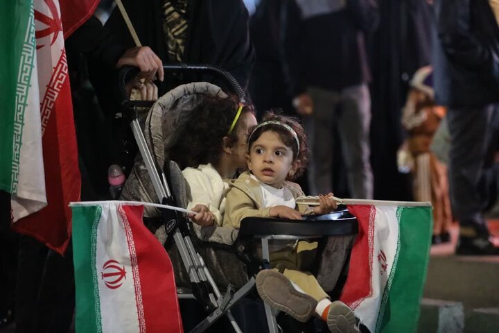 تصاویر/ اجتماع مردمی «شب‌های اقتدار»، همزمان با سالروز تاسیس سپاه پاسداران انقلاب اسلامی