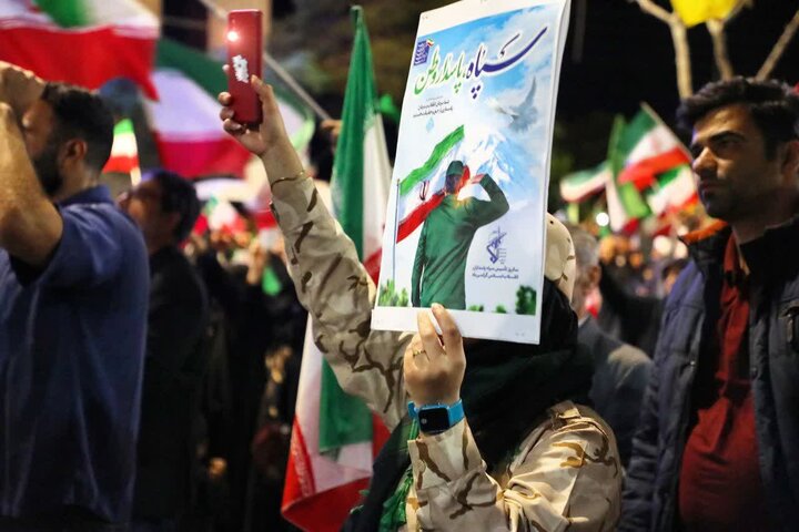 تصاویر/ اجتماع مردمی «شب‌های اقتدار»، همزمان با سالروز تاسیس سپاه پاسداران انقلاب اسلامی
