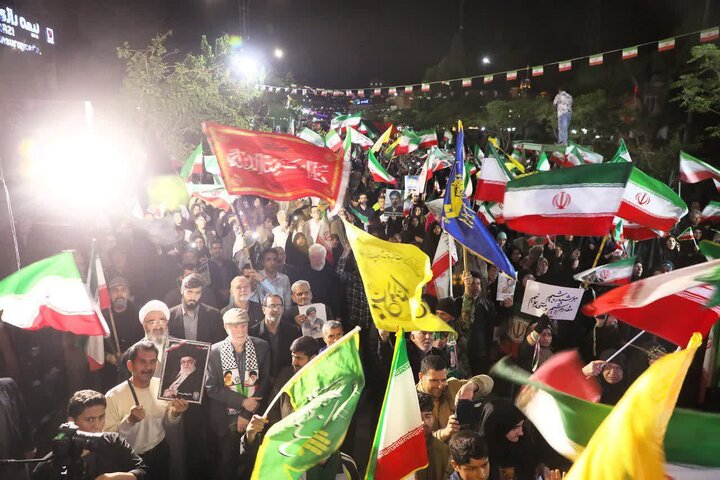 تصاویر/ اجتماع مردمی «شب‌های اقتدار»، همزمان با سالروز تاسیس سپاه پاسداران انقلاب اسلامی