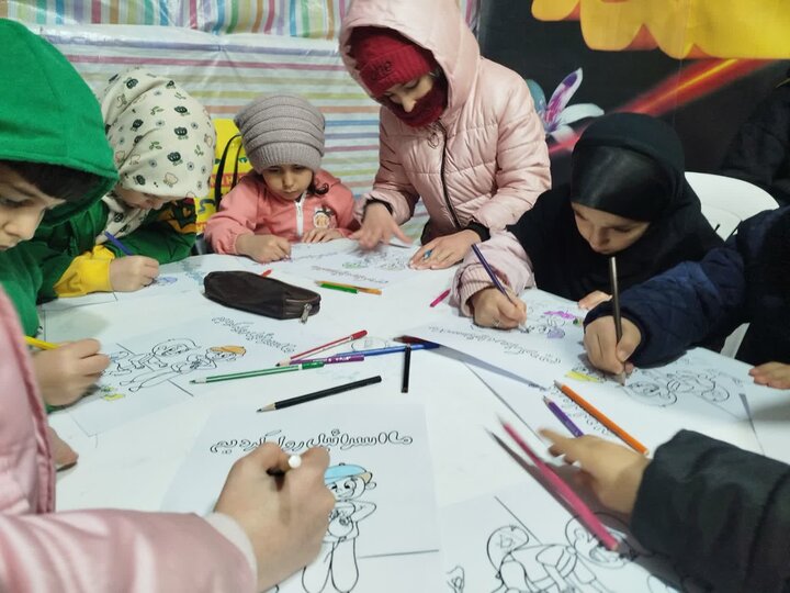 تصاویر/ فعالیت موکب گروه جهادی من القلوب مدرسه علمیه امام صادق (ع) بیجار