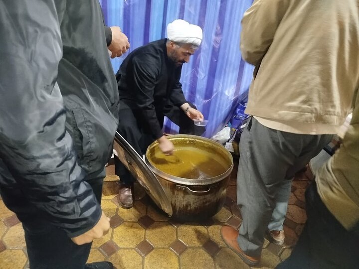 تصاویر/ فعالیت موکب گروه جهادی من القلوب مدرسه علمیه امام صادق (ع) بیجار