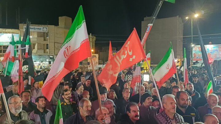 تصاویر/پنجاه و سومین شب حضور مردم ولایتمدار زرندیه در تجدید بیعت با آرمان‌های انقلاب