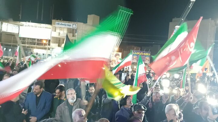 تصاویر/پنجاه و سومین شب حضور مردم ولایتمدار زرندیه در تجدید بیعت با آرمان‌های انقلاب