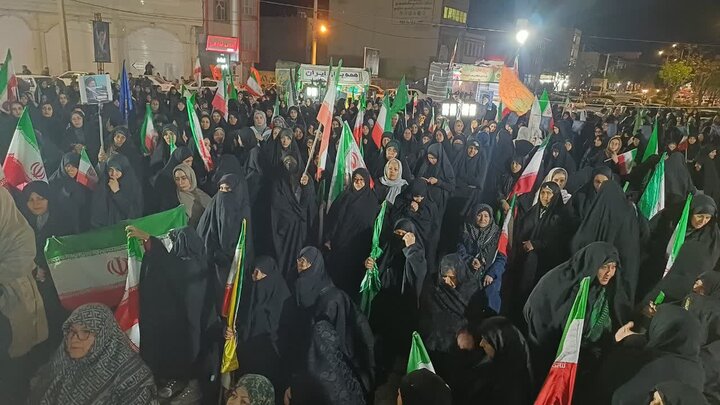 تصاویر/پنجاه و سومین شب حضور مردم ولایتمدار زرندیه در تجدید بیعت با آرمان‌های انقلاب