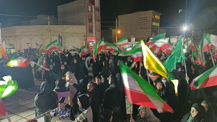 تصاویر/پنجاه و سومین شب حضور مردم ولایتمدار زرندیه در تجدید بیعت با آرمان‌های انقلاب