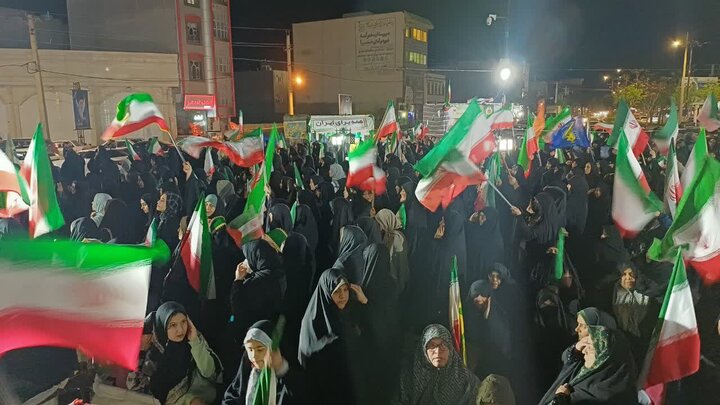 تصاویر/پنجاه و سومین شب حضور مردم ولایتمدار زرندیه در تجدید بیعت با آرمان‌های انقلاب