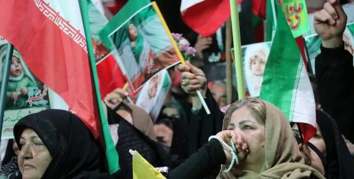 تصاویر/اربعین پسر ایران در حسینیه شهدا اراک