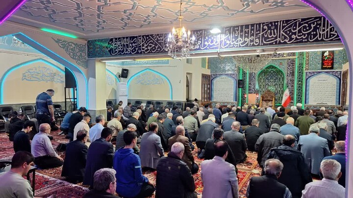 تصاویر / پنجاه‌ و سومین شب حماسه حضور مردم مسجد امام صادق(ع) ولیعصر تبریز