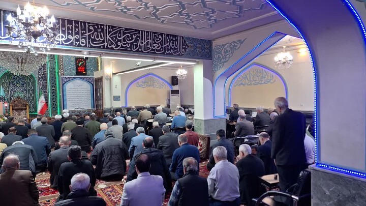 تصاویر / پنجاه‌ و سومین شب حماسه حضور مردم مسجد امام صادق(ع) ولیعصر تبریز
