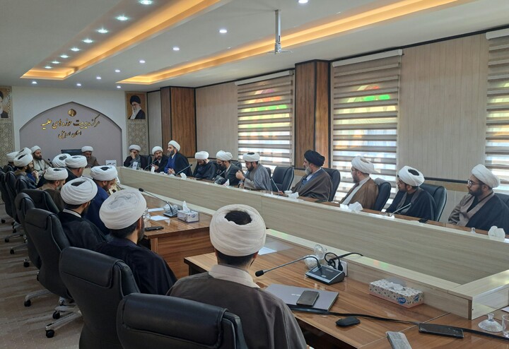 تصاویر/ برگزاری کرسی‌ آزاد اندیشی حوزه علمیه اردبیل