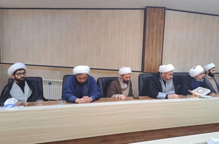 تصاویر/ برگزاری کرسی‌ آزاد اندیشی حوزه علمیه اردبیل