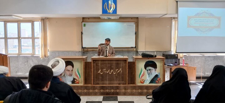 تصاویر / نشست مسئول سازمان بسیج اساتید، طلاب و روحانیون کشور با فرماندهان پایگاه های بسیج طلاب استان همدان