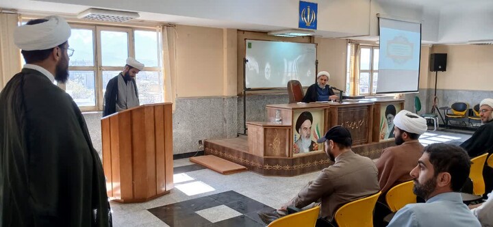 تصاویر / نشست مسئول سازمان بسیج اساتید، طلاب و روحانیون کشور با فرماندهان پایگاه های بسیج طلاب استان همدان