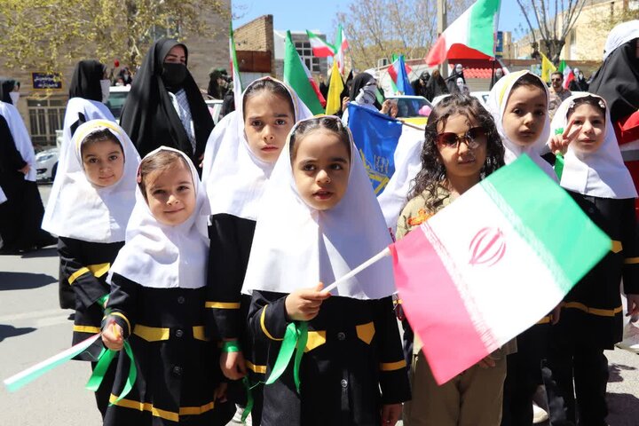تصاویر/اجتماع و رزمایش بزرگ دختران جان فدای ایران در شازند
