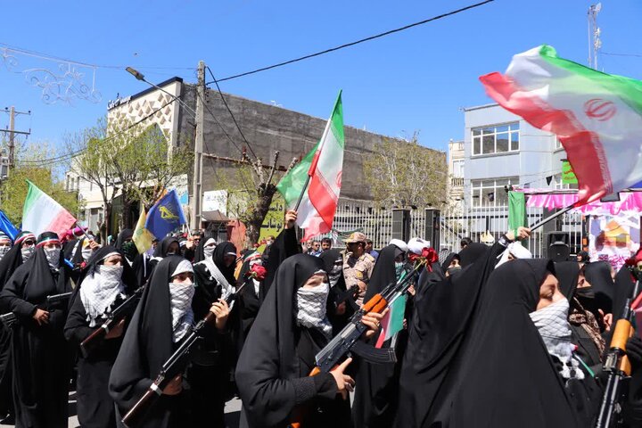 تصاویر/اجتماع و رزمایش بزرگ دختران جان فدای ایران در شازند