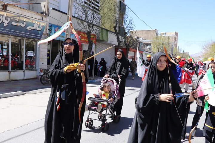 تصاویر/اجتماع و رزمایش بزرگ دختران جان فدای ایران در شازند