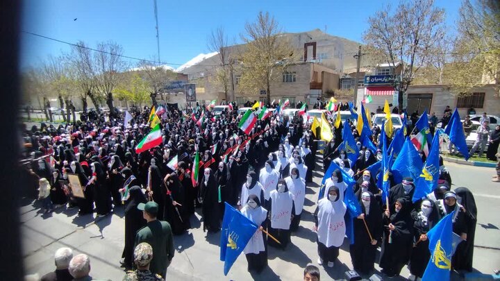 تصاویر/اجتماع و رزمایش بزرگ دختران جان فدای ایران در شازند