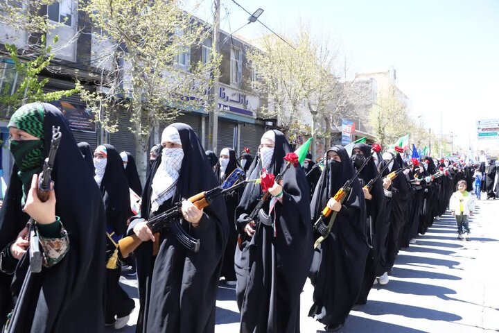 تصاویر/اجتماع و رزمایش بزرگ دختران جان فدای ایران در شازند