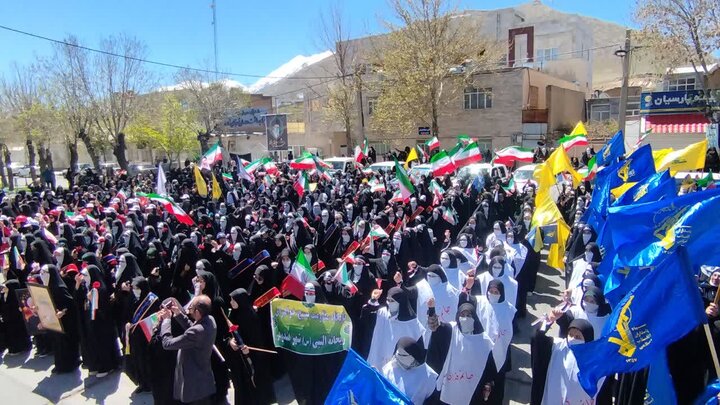 تصاویر/اجتماع و رزمایش بزرگ دختران جان فدای ایران در شازند