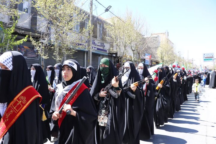 تصاویر/اجتماع و رزمایش بزرگ دختران جان فدای ایران در شازند