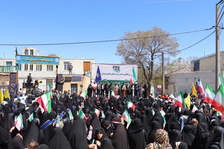 تصاویر/اجتماع و رزمایش بزرگ دختران جان فدای ایران در شازند