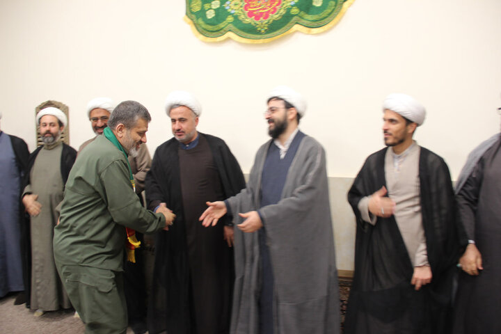 تصاویر / دیدار مدیر حوزه علمیه ،مدیران ومعاونین مدارس علمیه قزوین با فرمانده سپاه استان قزوین