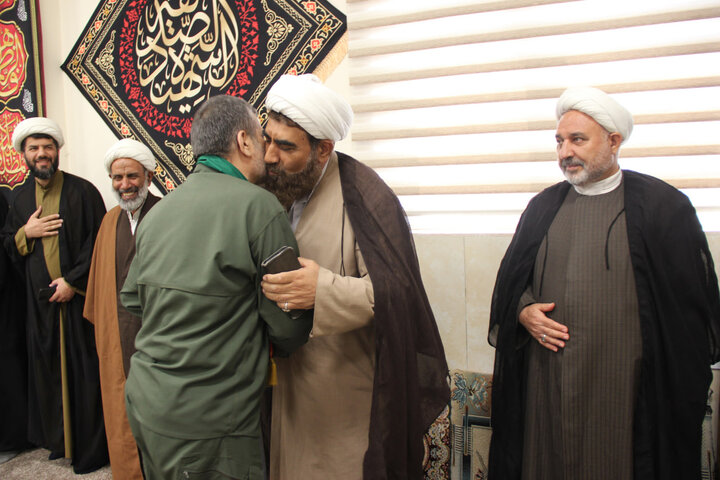 تصاویر / دیدار مدیر حوزه علمیه ،مدیران ومعاونین مدارس علمیه قزوین با فرمانده سپاه استان قزوین