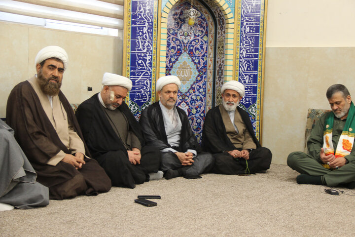 تصاویر / دیدار مدیر حوزه علمیه ،مدیران ومعاونین مدارس علمیه قزوین با فرمانده سپاه استان قزوین