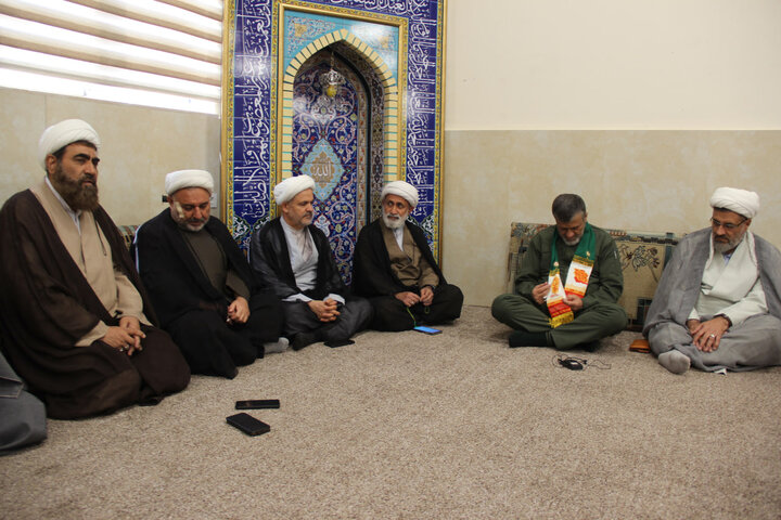 تصاویر / دیدار مدیر حوزه علمیه ،مدیران ومعاونین مدارس علمیه قزوین با فرمانده سپاه استان قزوین