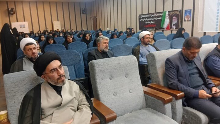 تصاویر/ حضور امام جمعه دابودشت در محفل قرآنی به یاد رهبر شهید (ره)