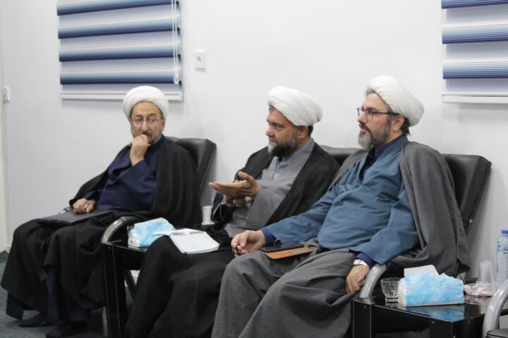 دیدار معاونین حوزه های علمیه خواهران کشور با امام جمعه دشتی