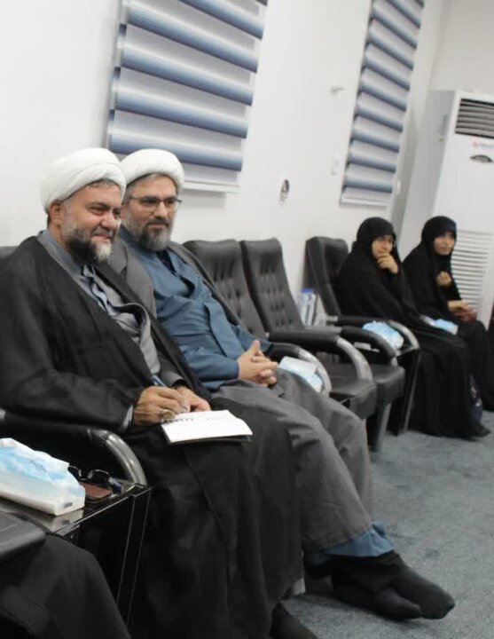 دیدار معاونین حوزه های علمیه خواهران کشور با امام جمعه دشتی
