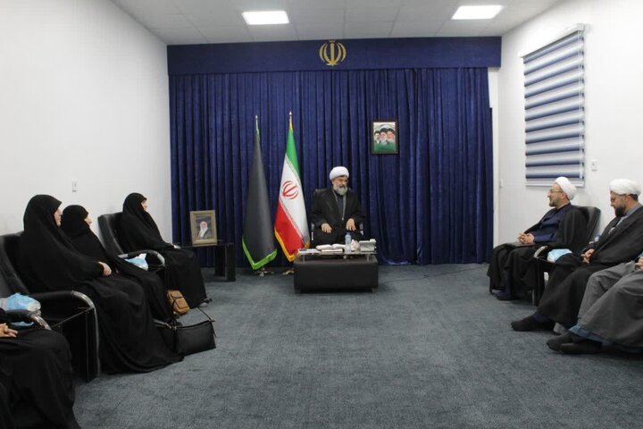 دیدار معاونین حوزه های علمیه خواهران کشور با امام جمعه دشتی