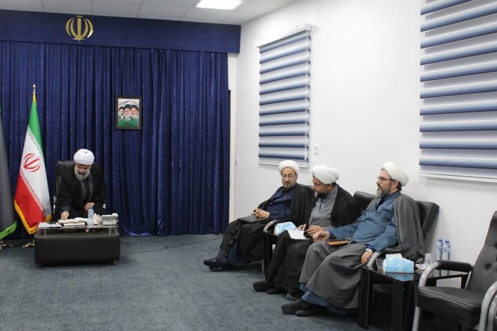 دیدار معاونین حوزه های علمیه خواهران کشور با امام جمعه دشتی