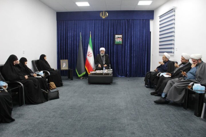 دیدار معاونین حوزه های علمیه خواهران کشور با امام جمعه دشتی
