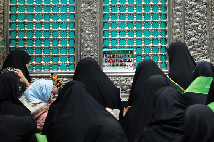 تصاویر/ غبارروبی ضریح مطهر حضرت رضا علیه‌السلام در دهه کرامت