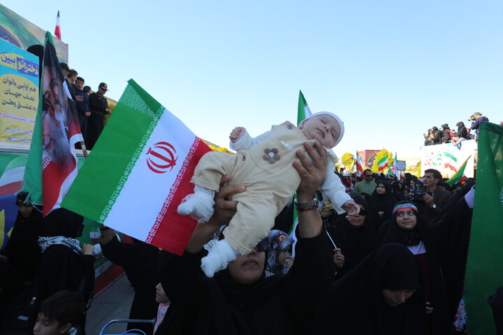 تصاویر / گردهمایی نمایش اقتدار و هم آوایی بانوان نصف جهان