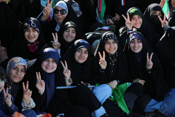 تصاویر / گردهمایی نمایش اقتدار و هم آوایی بانوان نصف جهان