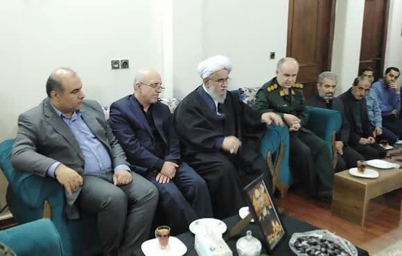 تصاویر/ دیدار آیت الله رمضانی با خانواده شهید حق بین در لنگرود