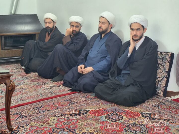 تصاویر/ دیدار طلاب و اساتید مدرسه علمیه خاتم الانبیاء بابل با خانواده شهید رمضان