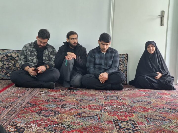 تصاویر/ دیدار طلاب و اساتید مدرسه علمیه خاتم الانبیاء بابل با خانواده شهید رمضان