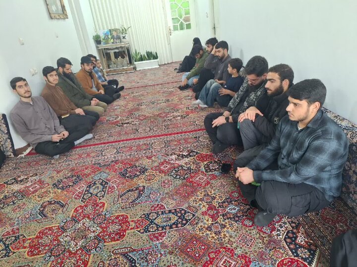 تصاویر/ دیدار طلاب و اساتید مدرسه علمیه خاتم الانبیاء بابل با خانواده شهید رمضان